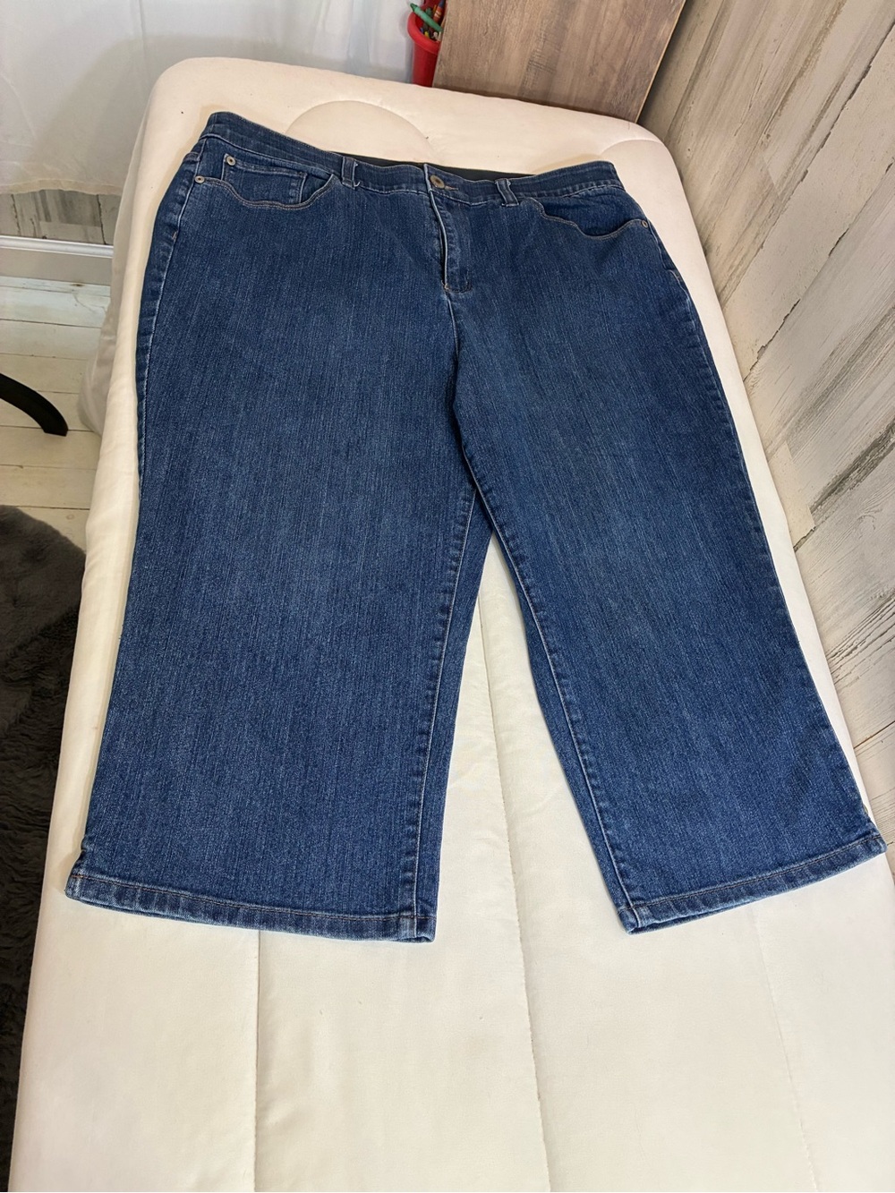 Christopher & Banks comfort waist Women's Blue Denim capris